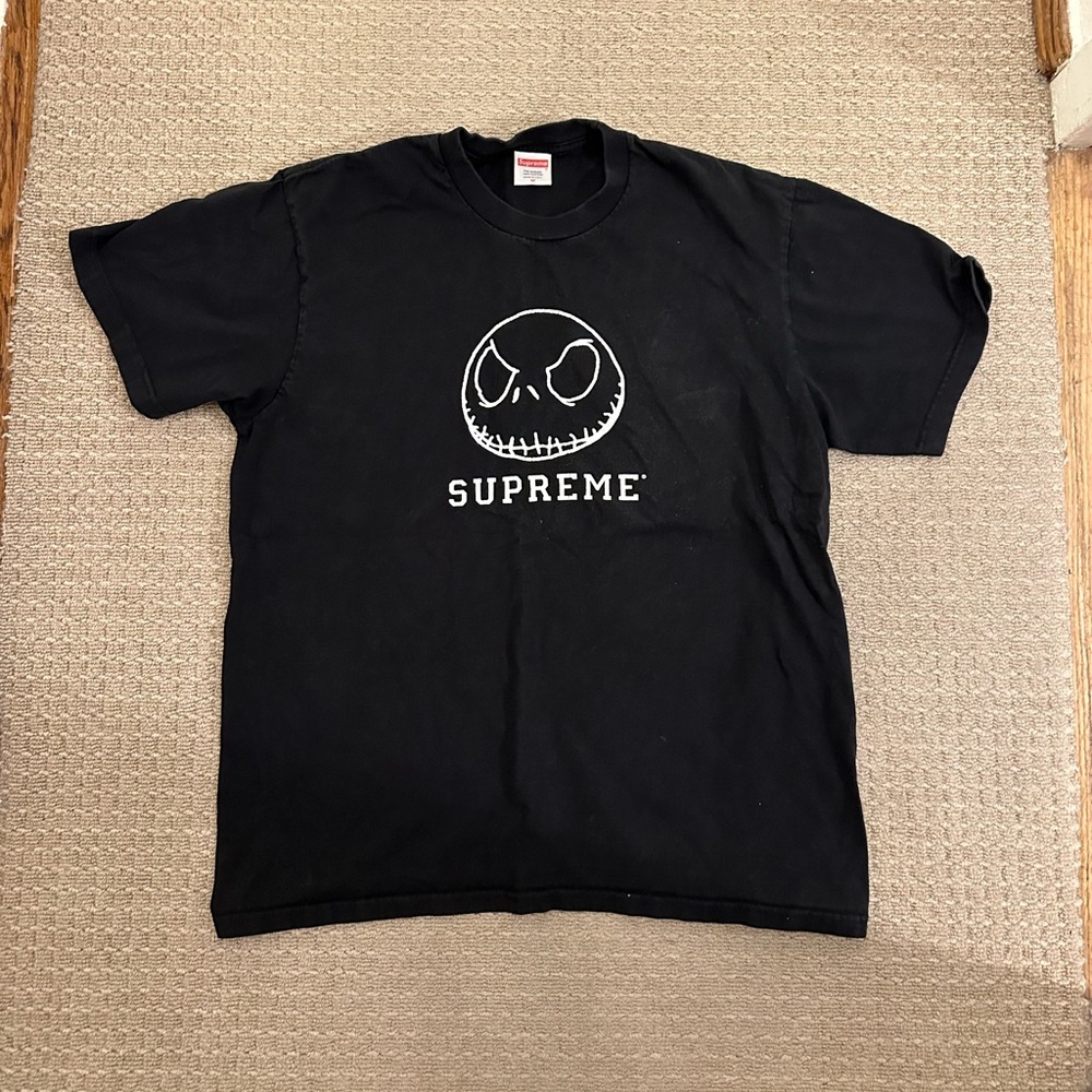 Supreme tee size medium
